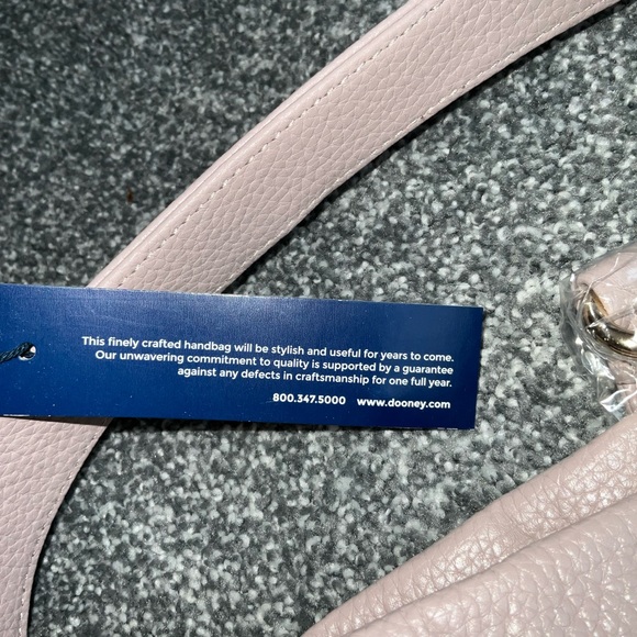 NWT Dooney & Bourke LogoLock Set - Picture 4 of 15